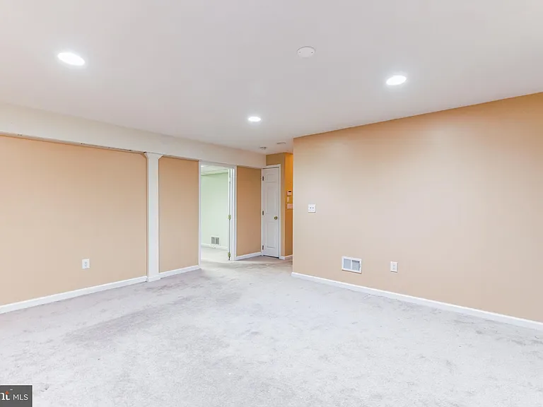4 Hogan Way — Photo 28