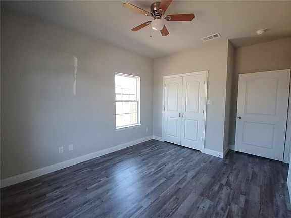 5th image of 215 Peters St