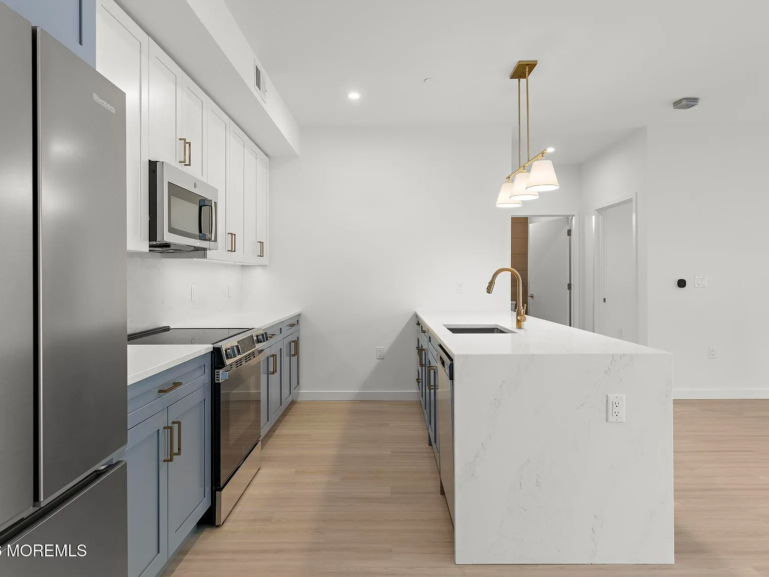 1 bed, 890 sqft, $2,700 — Photo 4