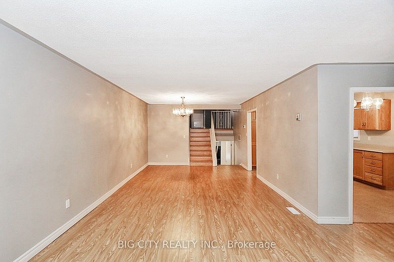 Toronto House for rent - 4 Bedrooms — photo 3