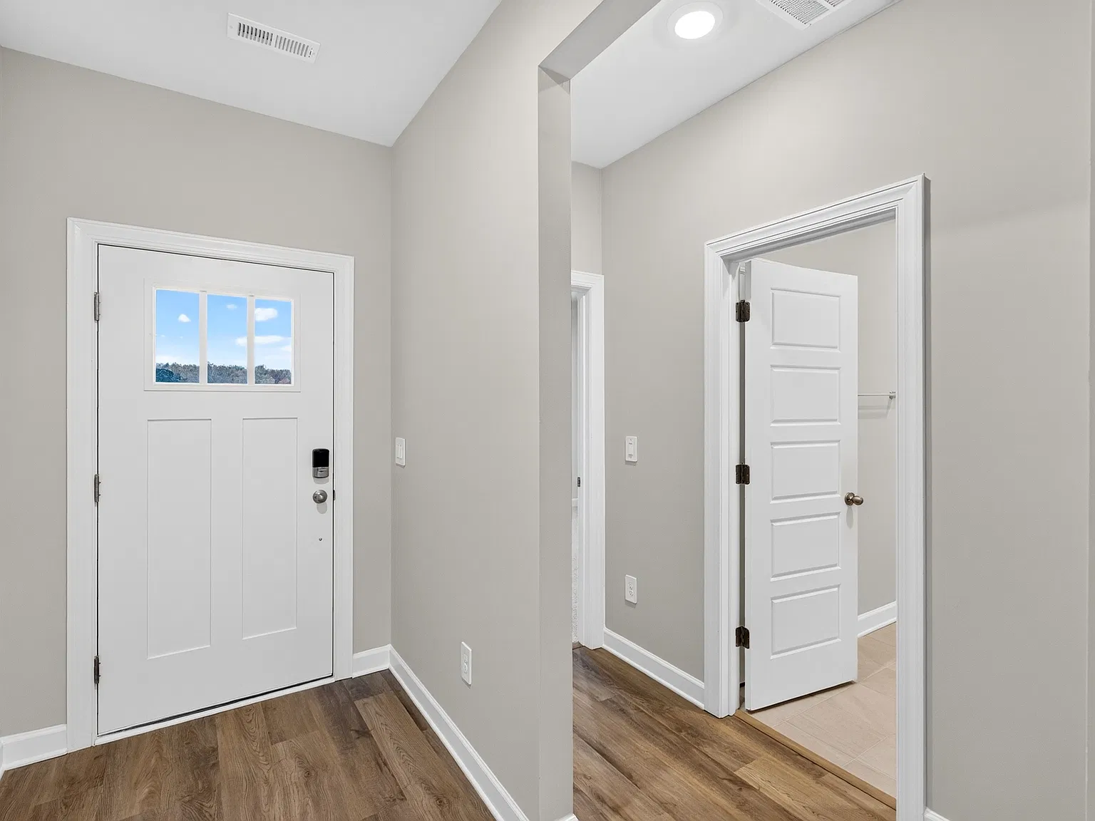 3 bed, 1600 sqft, $1,895 — Photo 3
