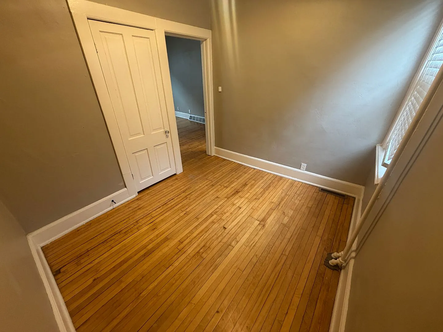 1729 N Warren Ave — Photo 3