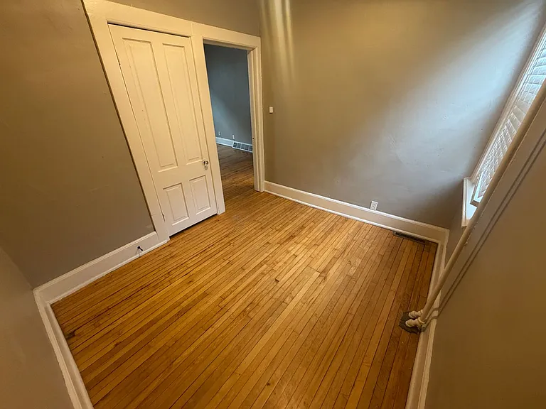 1729 N Warren Ave — Photo 3