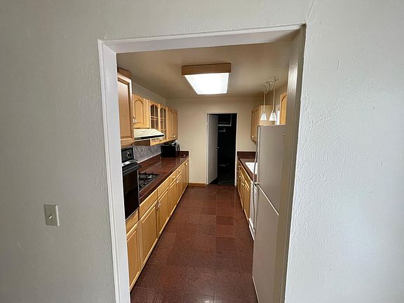5th image of 2158 Francis Ave