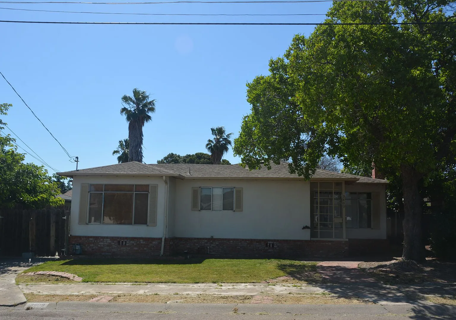 Spacious newly updated Pittsburg 3/1.5 home — Photo 1