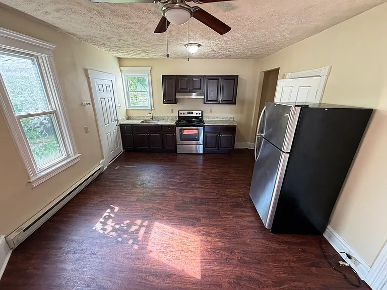 548 Broad St — Photo 8