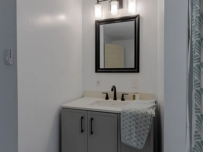 137 W Aaron Dr — Photo 5