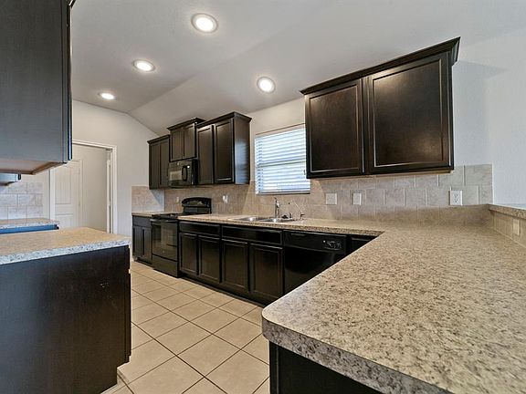 3rd image of 1807 Fairweather Dr