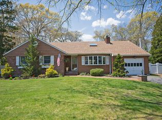 194 Vanderbilt Blvd, Oakdale, NY 11769
