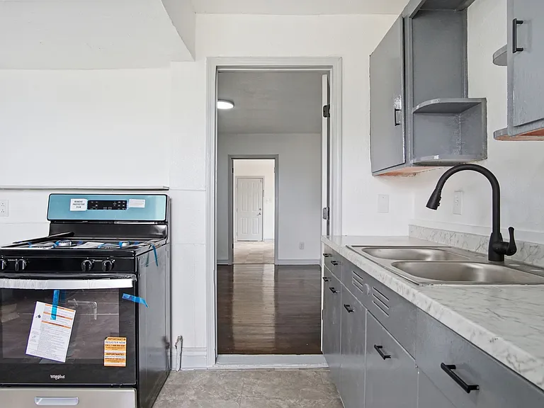 2228 SW Grand Blvd — Photo 22