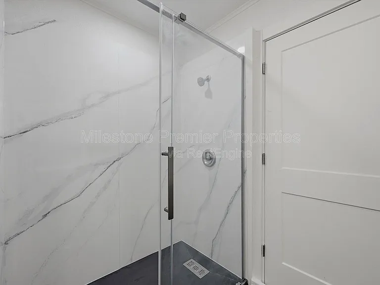 1008 W Morgan St — Photo 14