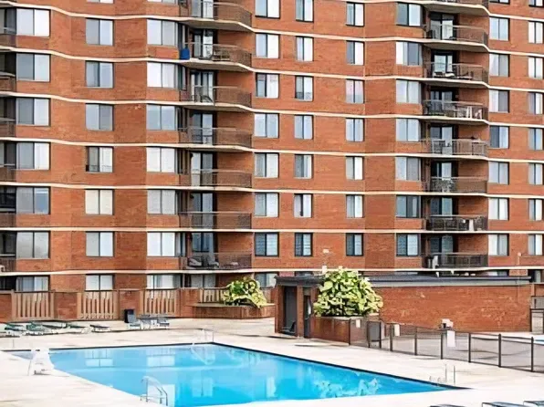 133 Harmon Cove Tower image 37 of 40