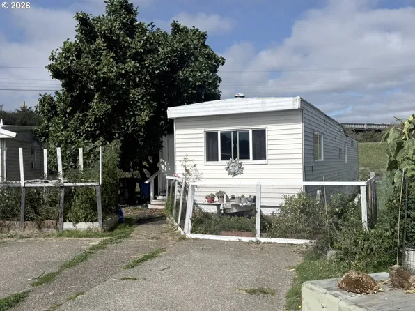 1000 N 8th St Space 36, Reedsport, OR 97467
