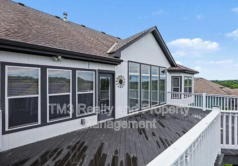 5605 NE Coral Dr — Photo 26