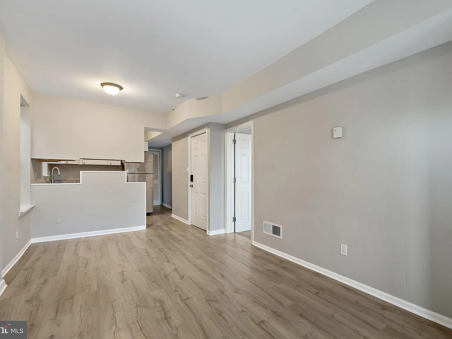 2 bed, 1.0 bath, 2250 sqft, $1,475 — Photo 2