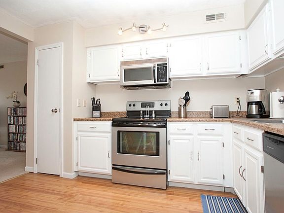 3rd image of 1948 Marine Terrace Dr APT C
