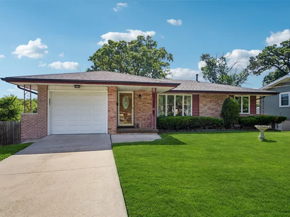 3233 Linworth Ln, Des Moines, IA 50315