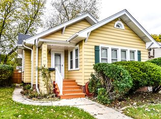 28 N Burton Ave, Waukegan, IL 60085