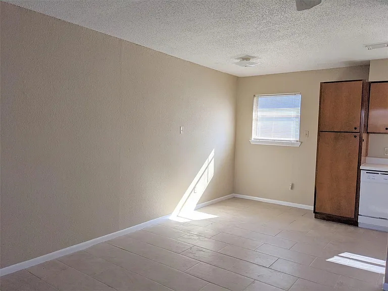 915 Alexander St #3 — Photo 4