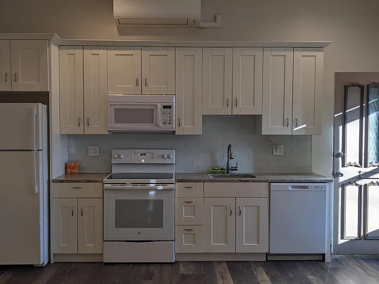 1021 Main St #B — Photo 1