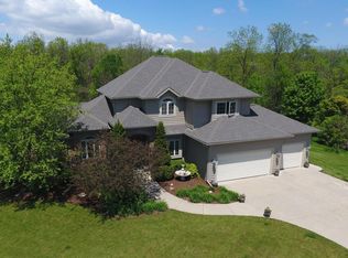 6720 W River Terrace Dr, Franklin, WI 53132