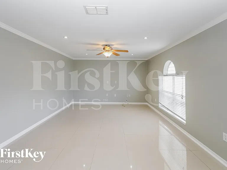 3108 Sky St — Photo 2