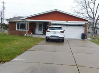 4900 Kadena Ct, Sterling Heights, MI 48310