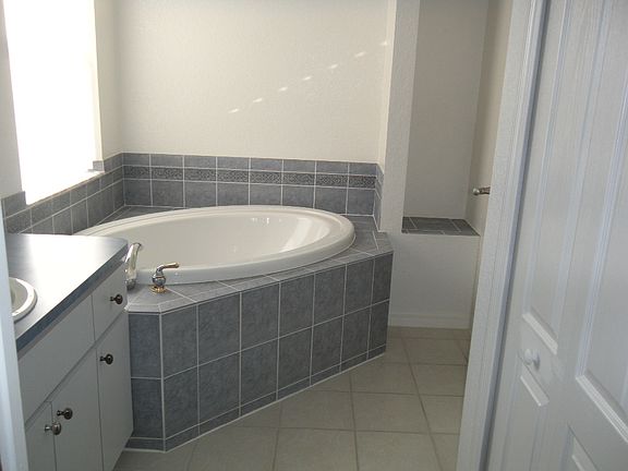 5th image of 5920 Country Club Dr