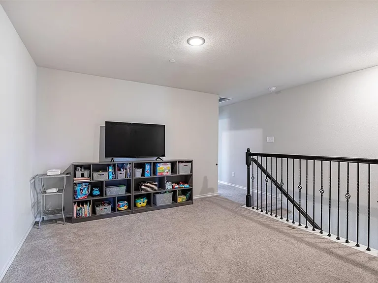 2308 Davenport Dr — Photo 17