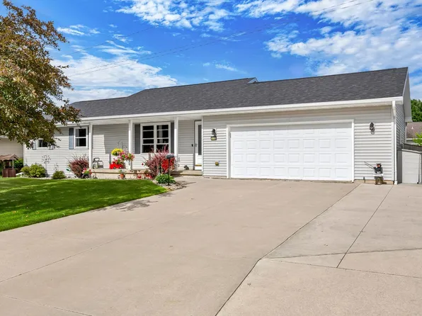 2110 High Meadows Ln, Neenah, WI 54956