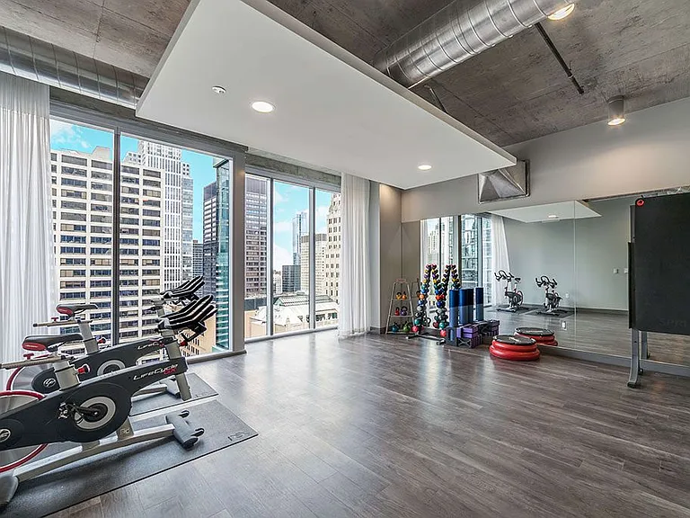 Linea Apartments — Photo 31