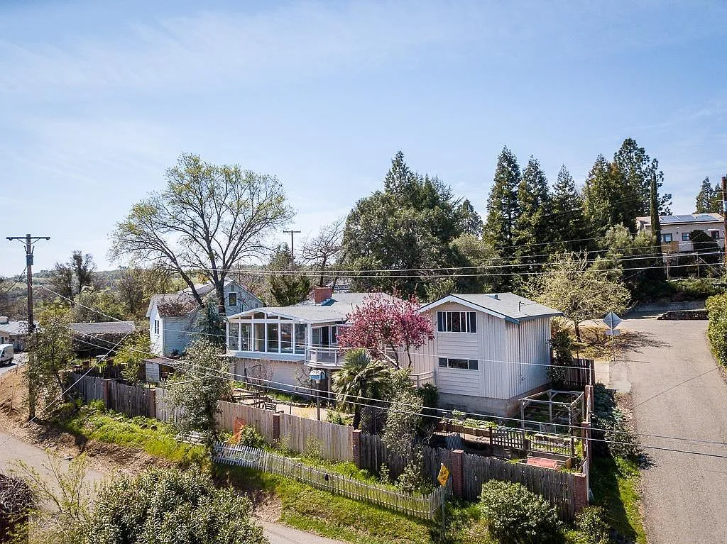 130 Circle Dr — Photo 2