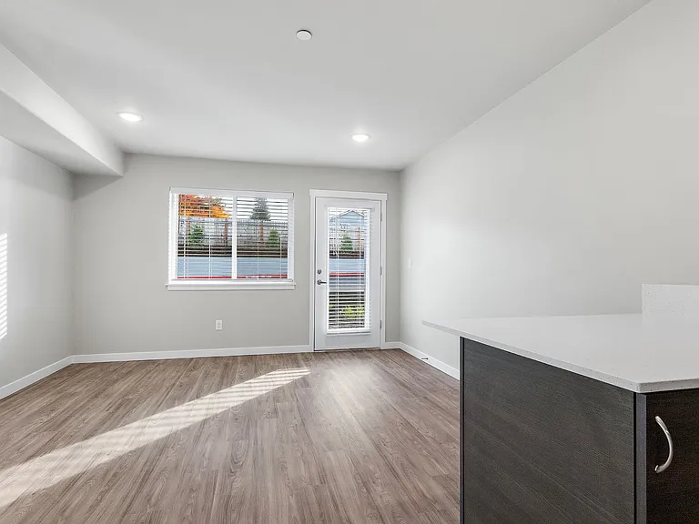 Waterford Terrace Apartments — Photo 40