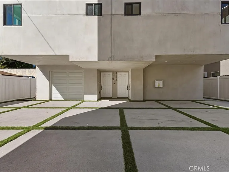14165 Erwin St — Photo 20