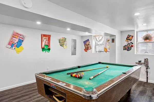 Rented by E Realty International Corp | media 33
