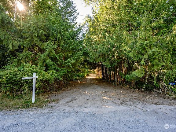 2nd image of 392 Bridle Drive