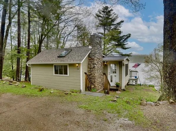 15 Log Cabin Rd, Ashburnham, MA 01430