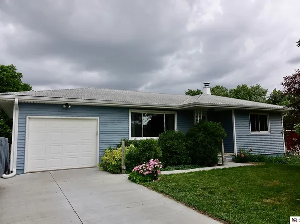 912 Pawnee Dr, Gretna, NE 68028