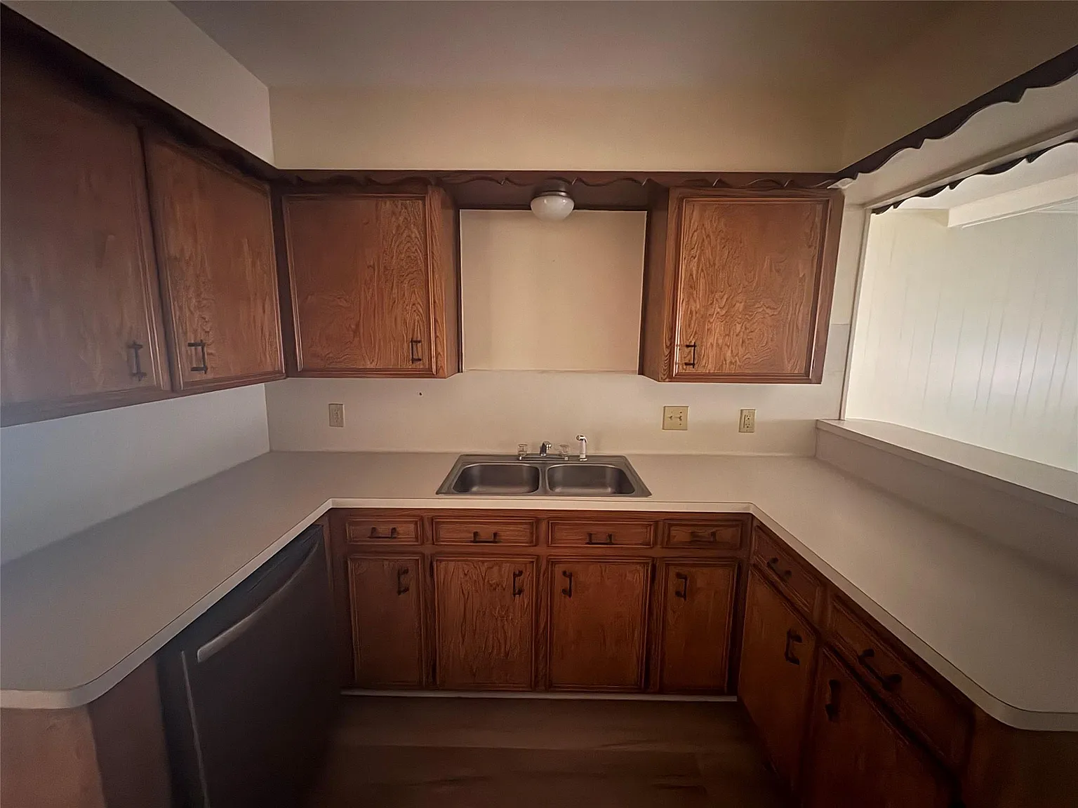 3 bed, 2.0 bath, 1241 sqft, $1,700 — Photo 4