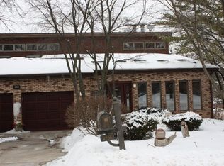 2216 Ridgewood Rd, Lisle, IL 60532