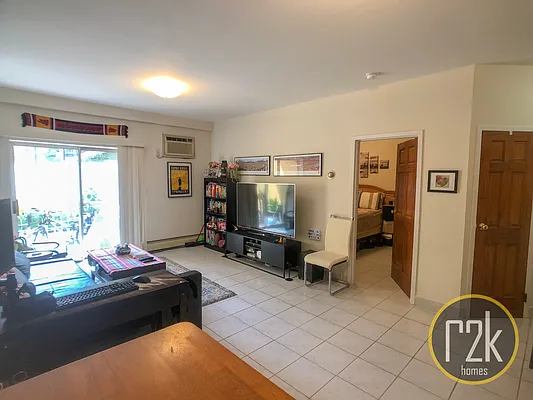 Rented by Realty 2000 Corp | media 5