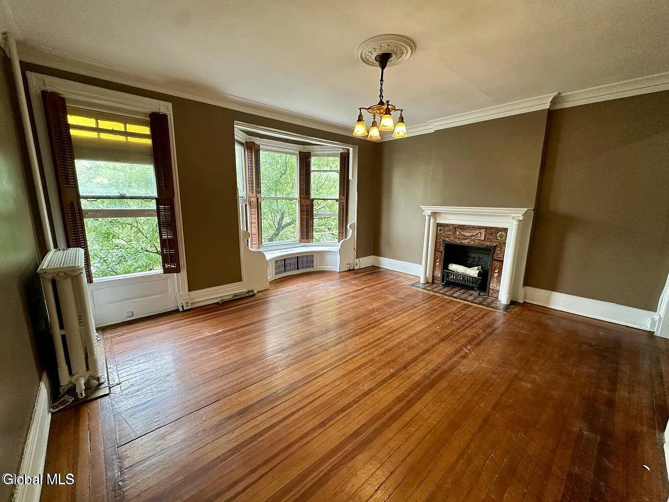 39 S Lake Ave — Photo 3