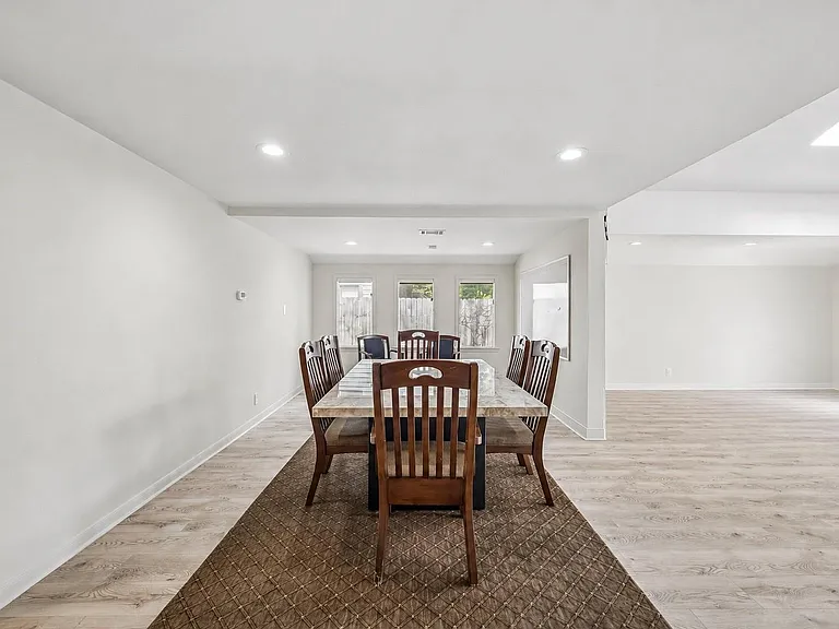 905 Harvard St — Photo 14
