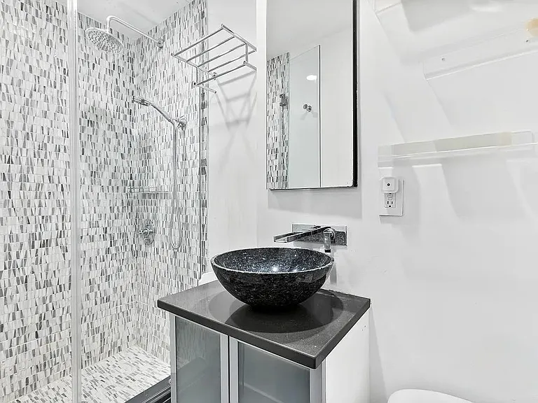 234 W 16th St #5B — Photo 6