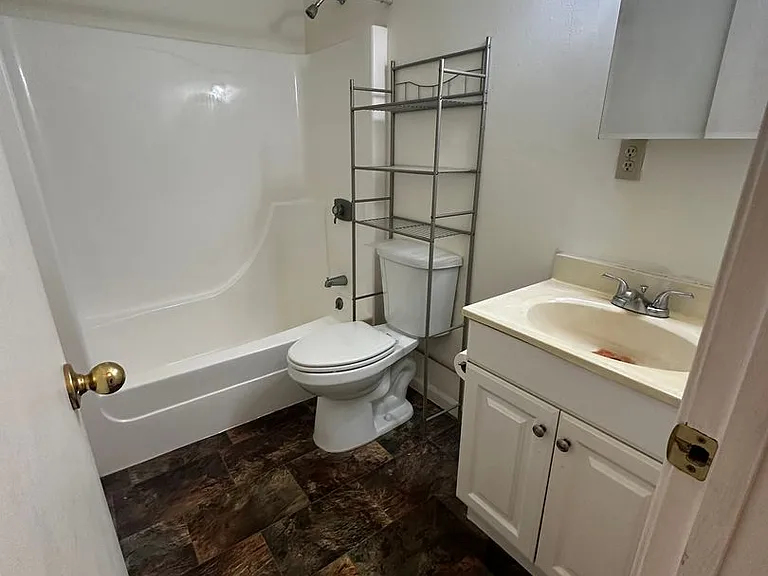 Versailles Apartments — Photo 8