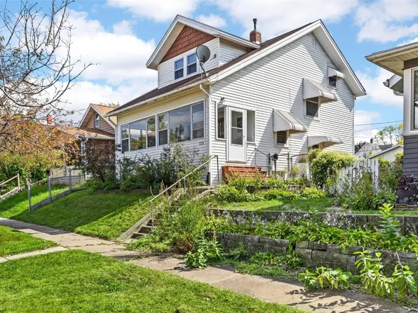 1321 Hinkley Ave NW, Cedar Rapids, IA 52405