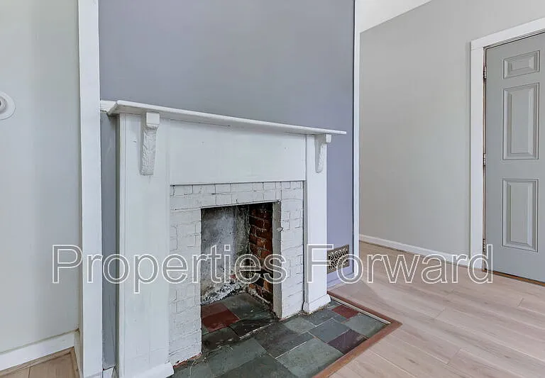 673 E Sycamore St — Photo 9