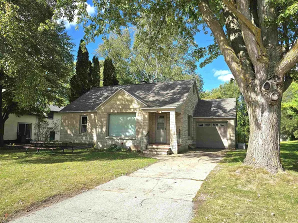 107 W Park St, Bonduel, WI 54107