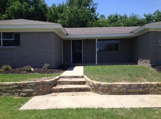 4913 Holiday Ln E, North Richland Hills, TX 76180