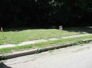 W Locust St, Dubuque, IA 52001